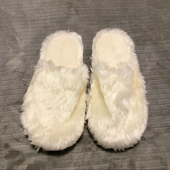 White Fuzzy Slippers - Picture 1 of 4